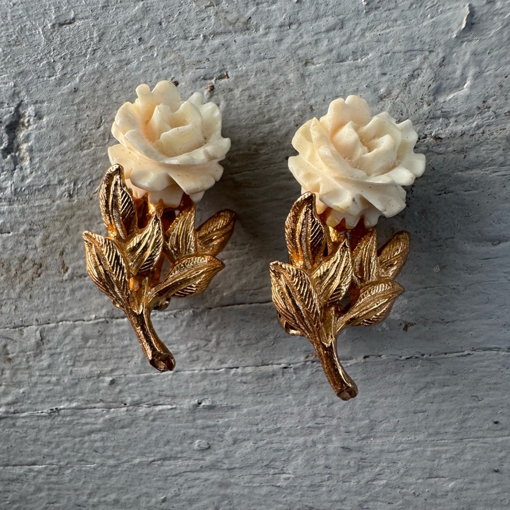 Sterling Vintage Rose clip on earrings Elegant Cream and Gold Floral Earrings - Picture 9 of 16